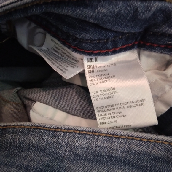 Wallflower Women/Teen Jeans. Size 11. Legendary Fit. Straight Leg Boot Cut. - Picture 2 of 5